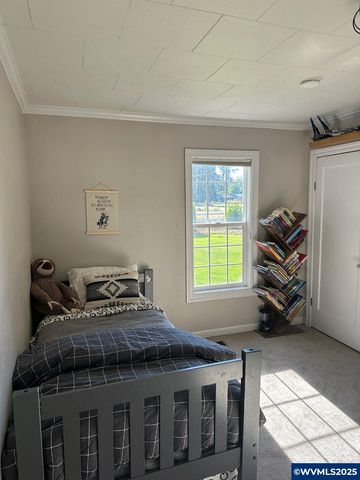 6944 Lakeside Dr NE, Salem, OR 97305