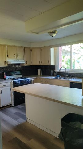 1013 Oak Street, Lennon, MI 48449