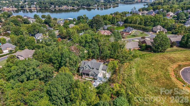 80 42nd Avenue Drive NW, Hickory, NC 28601