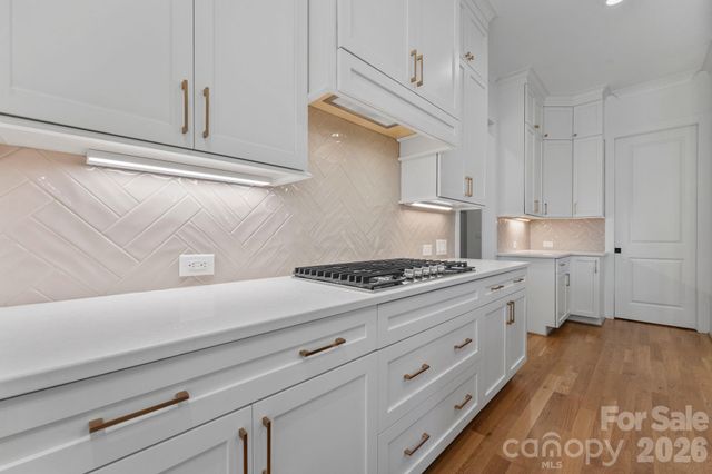 80 42nd Avenue Drive NW, Hickory, NC 28601