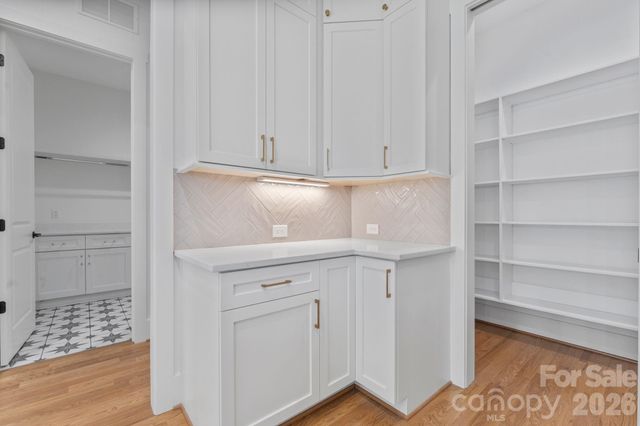 80 42nd Avenue Drive NW, Hickory, NC 28601