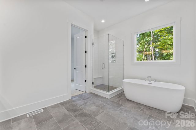 80 42nd Avenue Drive NW, Hickory, NC 28601