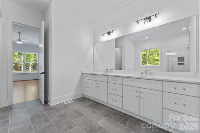 80 42nd Avenue Drive NW, Hickory, NC 28601