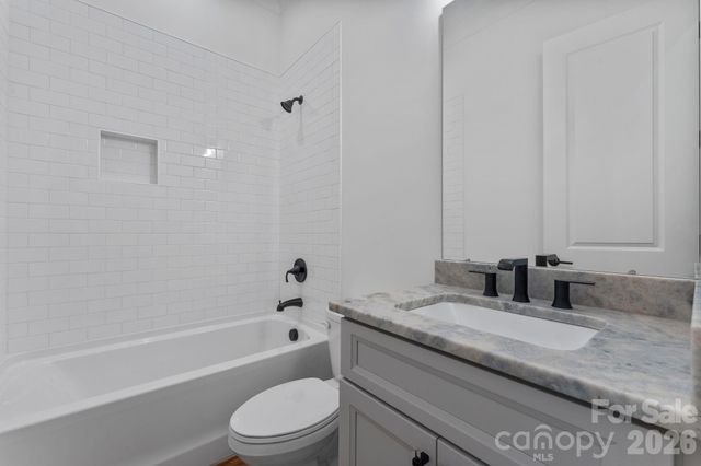 80 42nd Avenue Drive NW, Hickory, NC 28601