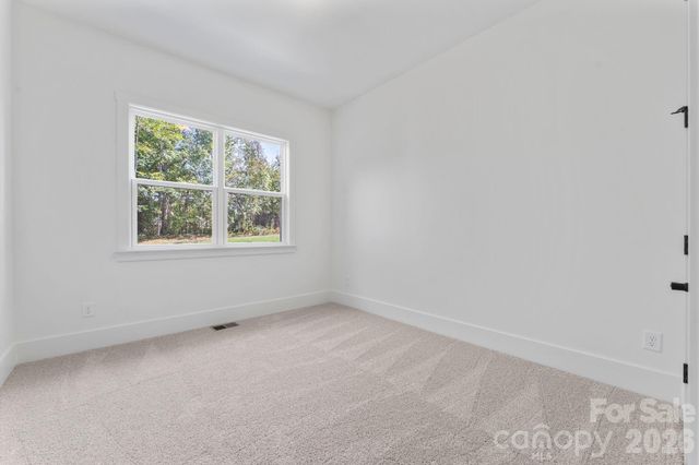 80 42nd Avenue Drive NW, Hickory, NC 28601
