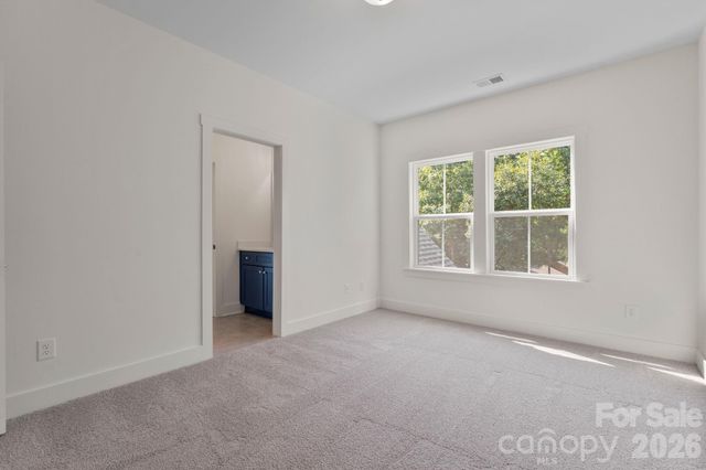 80 42nd Avenue Drive NW, Hickory, NC 28601