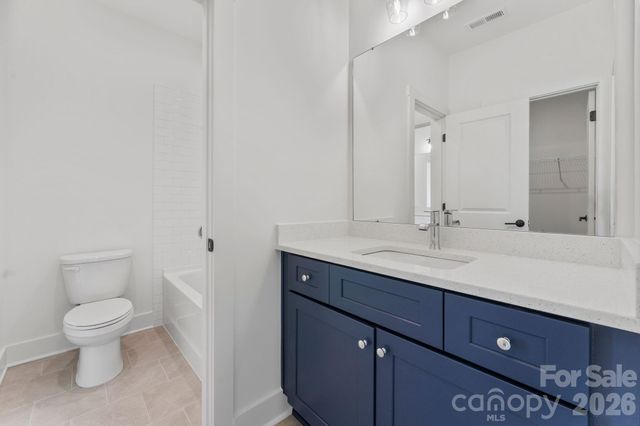 80 42nd Avenue Drive NW, Hickory, NC 28601