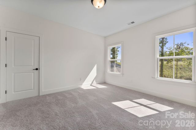 80 42nd Avenue Drive NW, Hickory, NC 28601