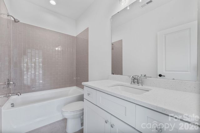 80 42nd Avenue Drive NW, Hickory, NC 28601