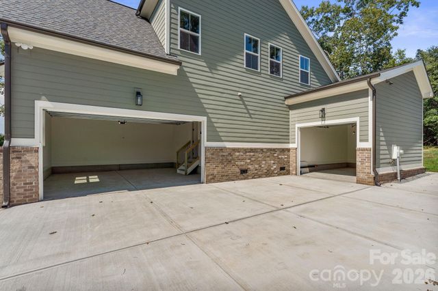 80 42nd Avenue Drive NW, Hickory, NC 28601