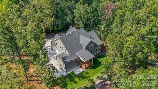 80 42nd Avenue Drive NW, Hickory, NC 28601
