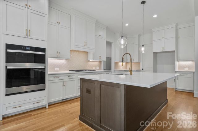 80 42nd Avenue Drive NW, Hickory, NC 28601