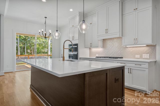 80 42nd Avenue Drive NW, Hickory, NC 28601