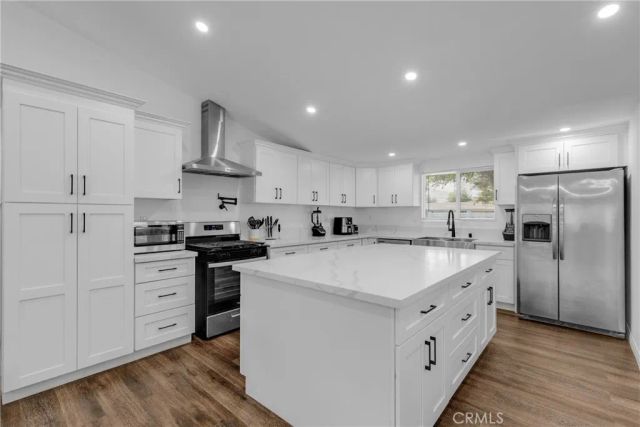 20540 Oxnard Street, Woodland Hills, CA 91367