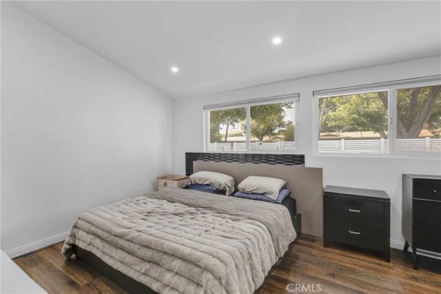 20540 Oxnard Street, Woodland Hills, CA 91367