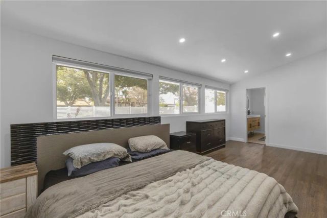 20540 Oxnard Street, Woodland Hills, CA 91367