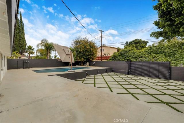 20540 Oxnard Street, Woodland Hills, CA 91367