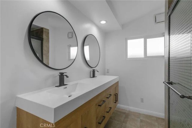20540 Oxnard Street, Woodland Hills, CA 91367