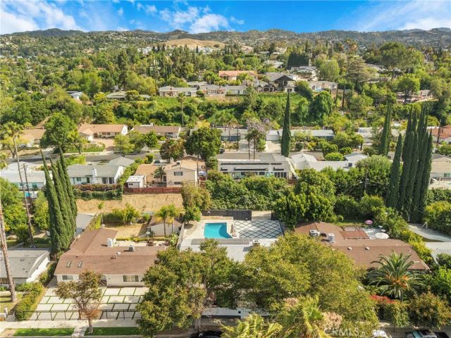 20540 Oxnard Street, Woodland Hills, CA 91367