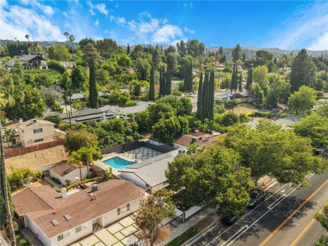 20540 Oxnard Street, Woodland Hills, CA 91367