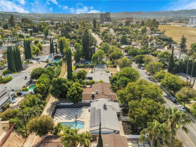 20540 Oxnard Street, Woodland Hills, CA 91367