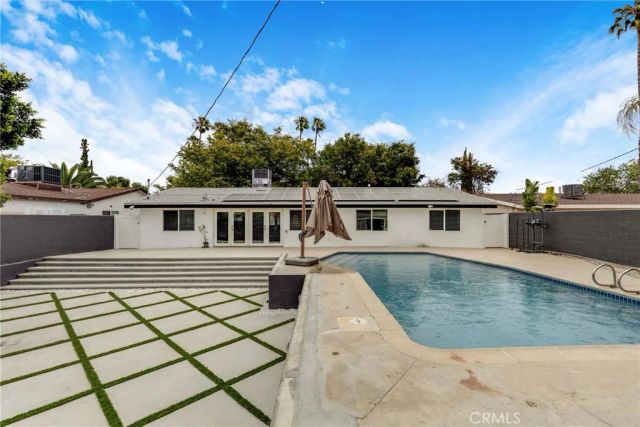 20540 Oxnard Street, Woodland Hills, CA 91367
