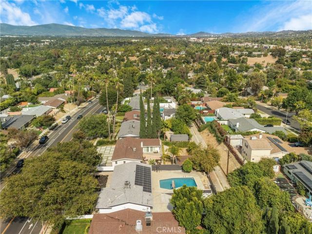 20540 Oxnard Street, Woodland Hills, CA 91367
