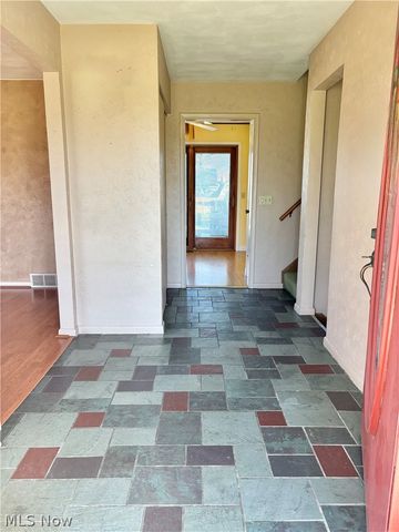 145 Crestview Drive, Elyria, OH 44035