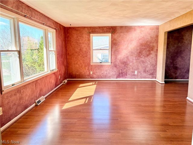 145 Crestview Drive, Elyria, OH 44035