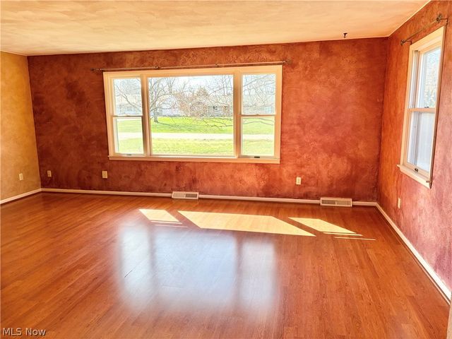 145 Crestview Drive, Elyria, OH 44035