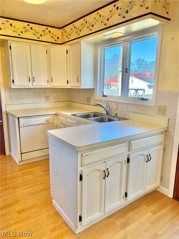 145 Crestview Drive, Elyria, OH 44035