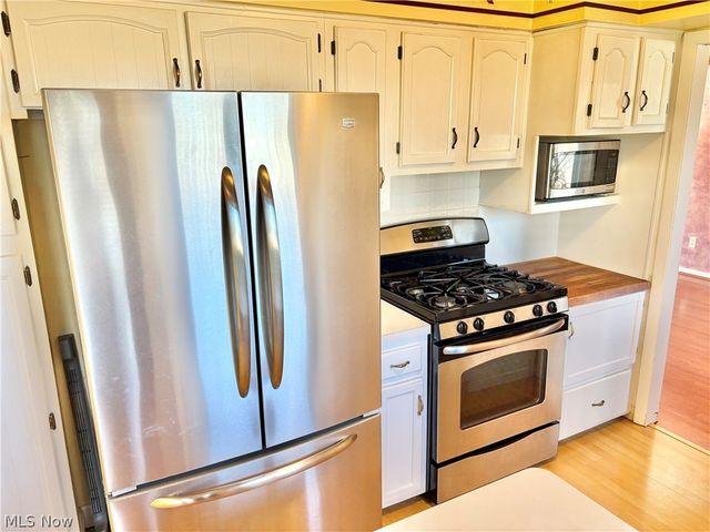 145 Crestview Drive, Elyria, OH 44035