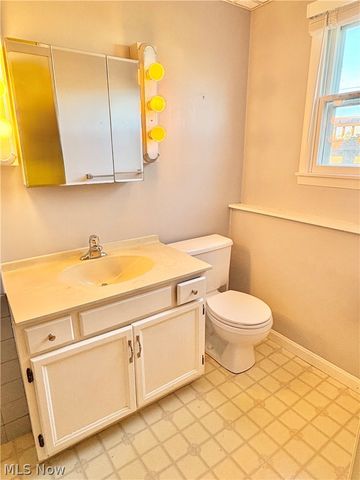 145 Crestview Drive, Elyria, OH 44035