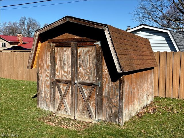 145 Crestview Drive, Elyria, OH 44035