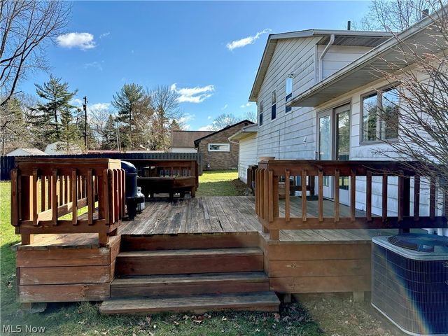 145 Crestview Drive, Elyria, OH 44035