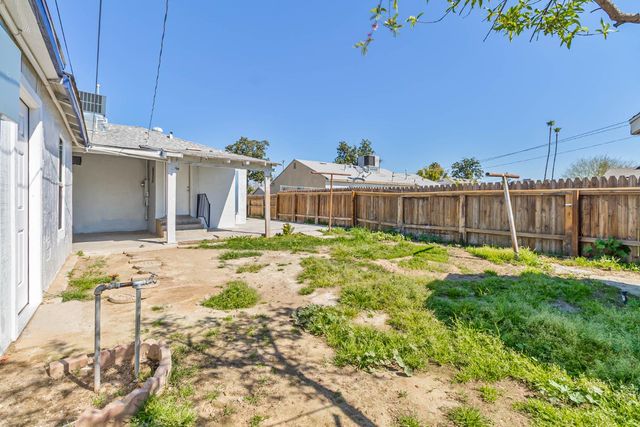 1645 W Fountain Way, Fresno, CA 93705