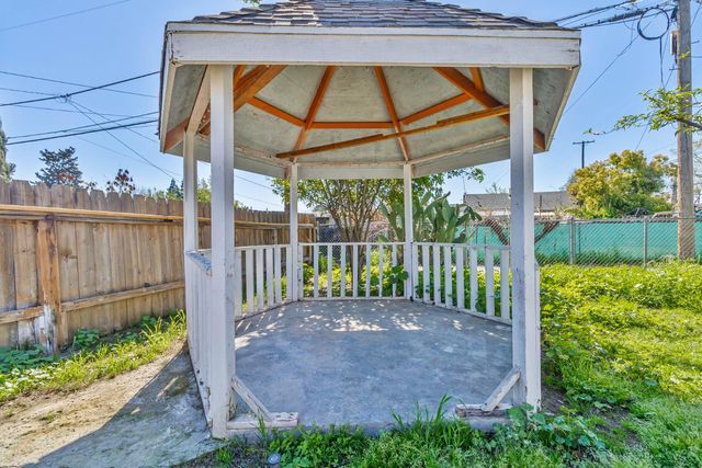 1645 W Fountain Way, Fresno, CA 93705