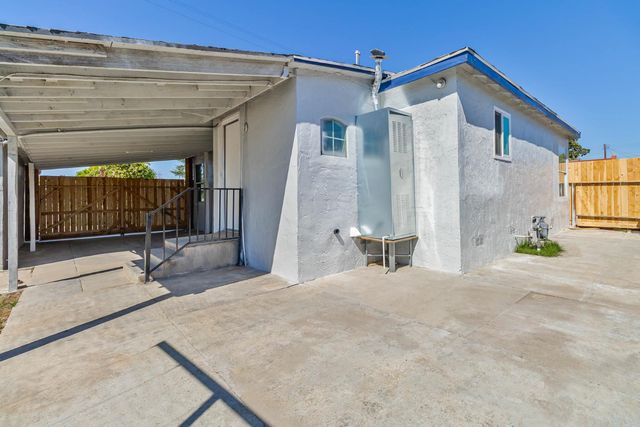 1645 W Fountain Way, Fresno, CA 93705