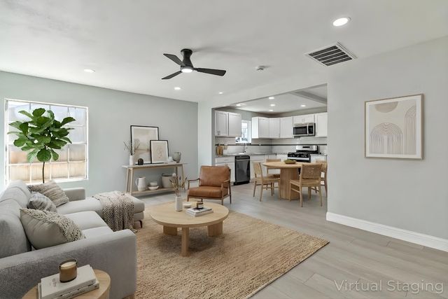 1645 W Fountain Way, Fresno, CA 93705