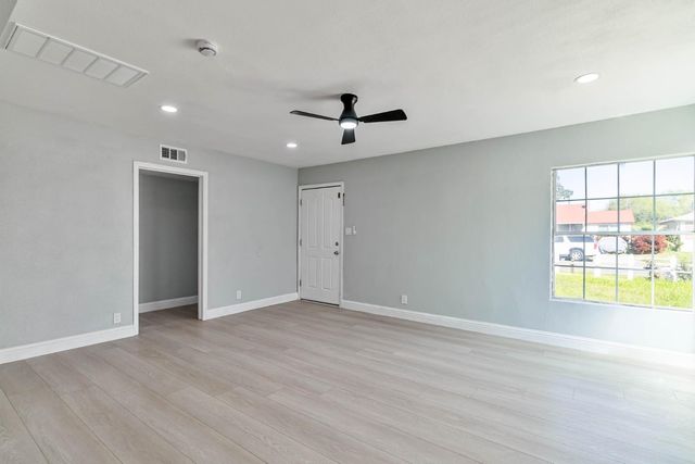 1645 W Fountain Way, Fresno, CA 93705