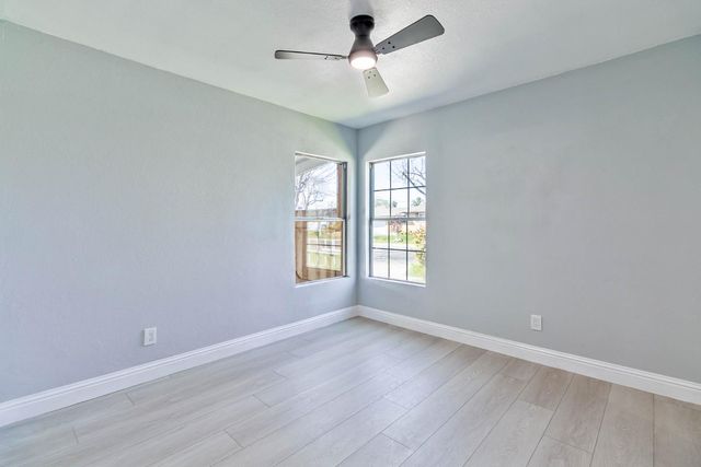 1645 W Fountain Way, Fresno, CA 93705