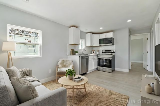 1645 W Fountain Way, Fresno, CA 93705