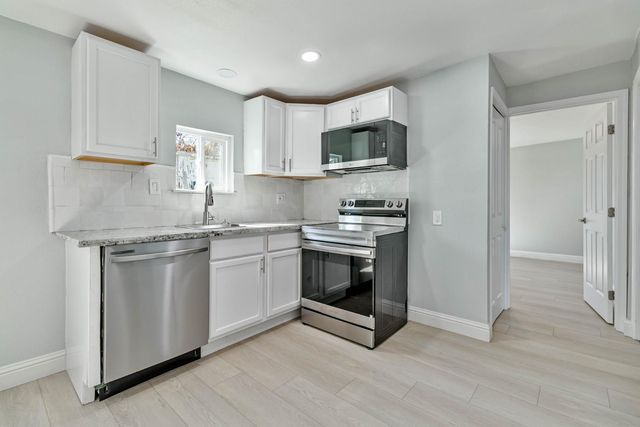 1645 W Fountain Way, Fresno, CA 93705