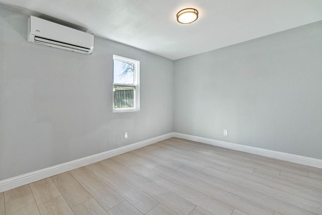 1645 W Fountain Way, Fresno, CA 93705