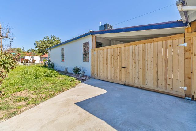 1645 W Fountain Way, Fresno, CA 93705