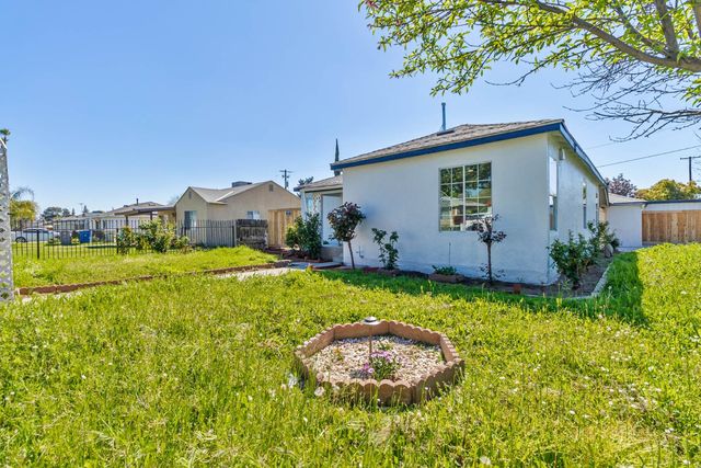 1645 W Fountain Way, Fresno, CA 93705