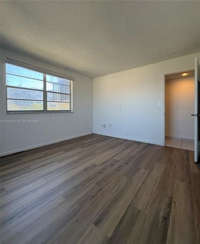 8950 NE 8th Ave 312, Miami, FL 33138