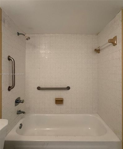 8950 NE 8th Ave 312, Miami, FL 33138