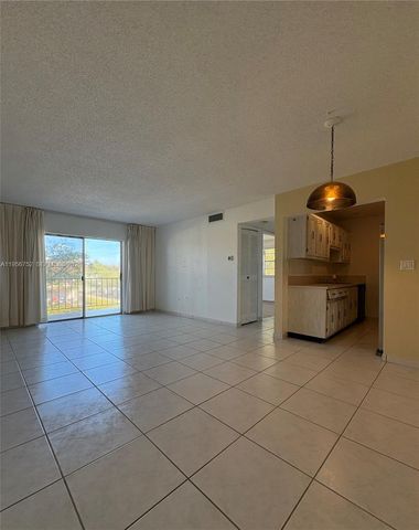 8950 NE 8th Ave 312, Miami, FL 33138