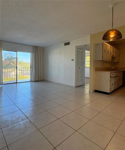 8950 NE 8th Ave 312, Miami, FL 33138